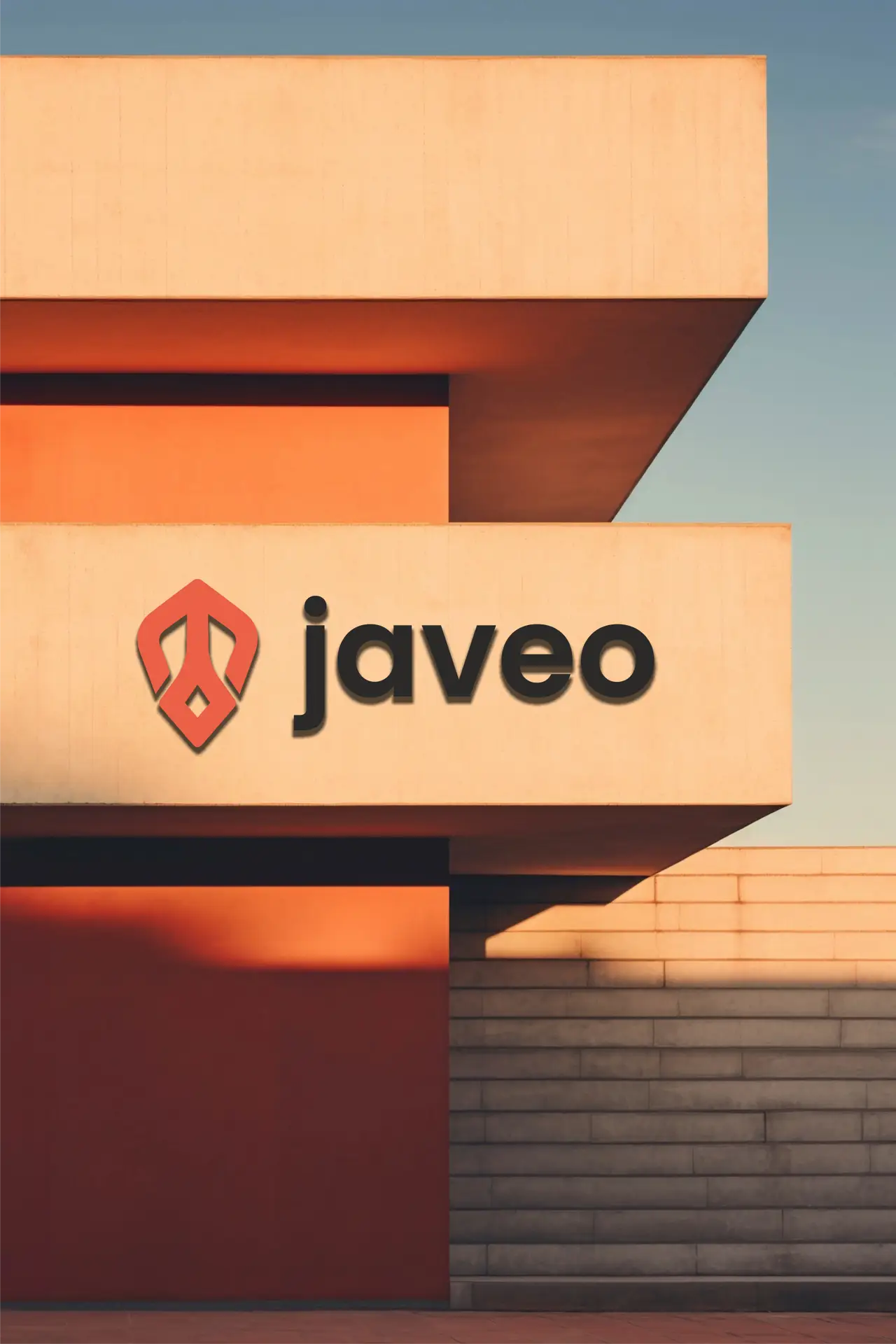 litery blokowe na elewacji budynku